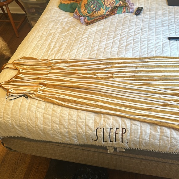 Striped jumpsuit from forever 21. Only worn once. Size medium. - Picture 3 of 3